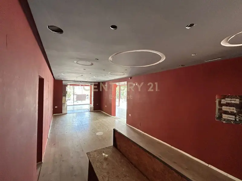 Dyqan me qera në Rruga Ferit Xhajko, Tiranë, 133 m²