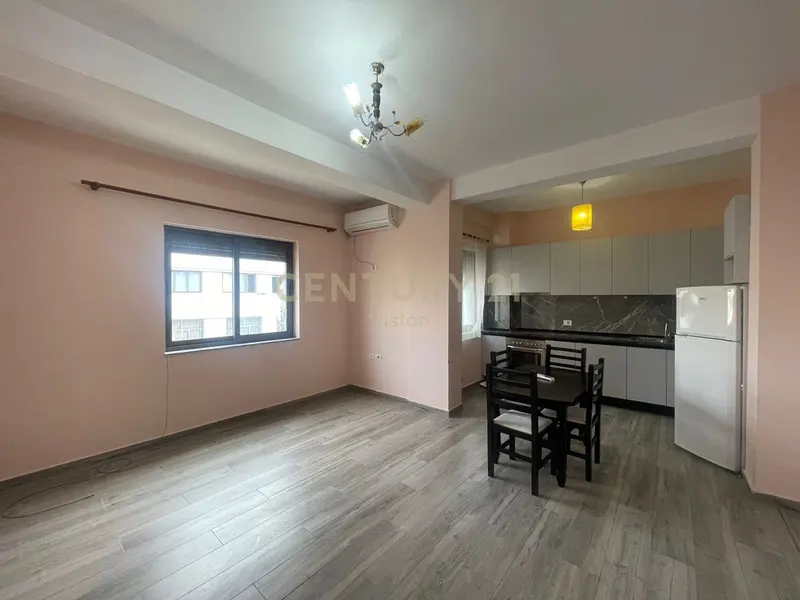 Appartamento 3+1 in affitto a Sheshi Demokracia, Scutari, 120 m²