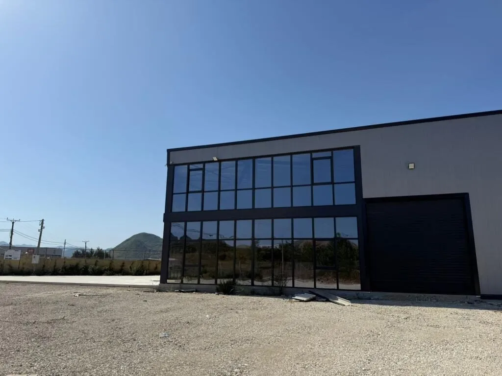Magazinë me qera në Arbane, Tiranë, 1 300 m². Foto 1 nga 5