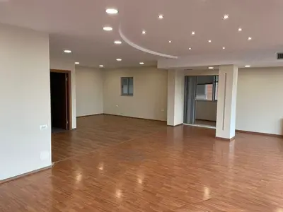 Zyrë me qera në Galeria ETC, Tiranë, 200 m². Foto 2 nga 4
