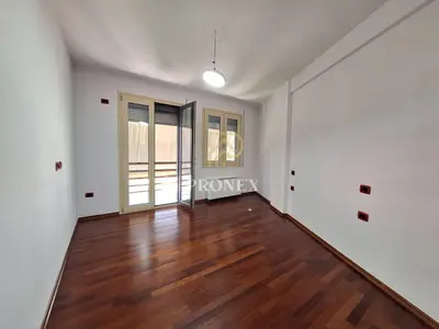 Zyrë me qera në Sheshi Willson, Tiranë, 163 m². Foto 5 nga 10