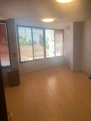 Zyrë me qera në Parlamenti, Tiranë, 35 m². Foto 4 nga 5