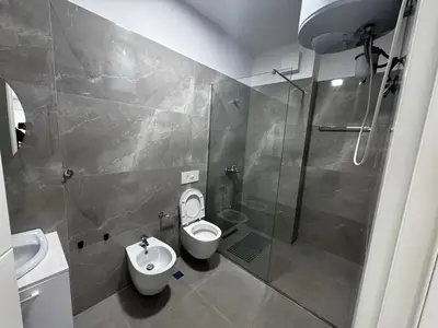 Apartament 3+1 me qera në Rruga e Kosovarëve, Tiranë, 150 m². Foto 11 nga 12