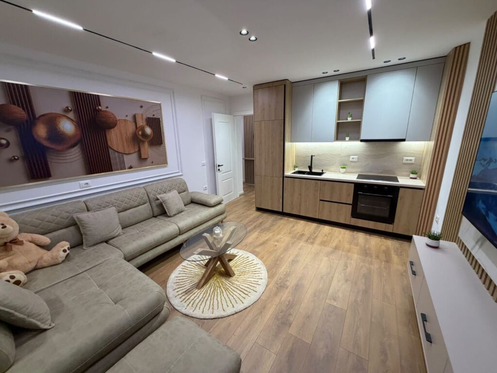 Apartament 1+1 me qera në 21 Dhjetori, Tiranë, 65 m²