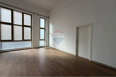Office for rent in Profarma, Tirana, 220 m². Photo 2 of 4