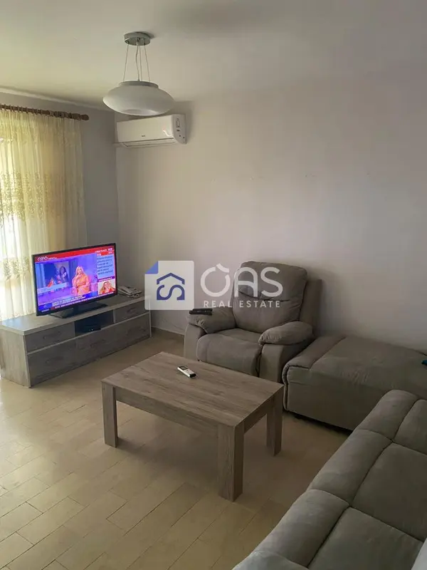 Appartamento 1+1 in affitto a Qyteti Studenti, Tirana, 65 m²