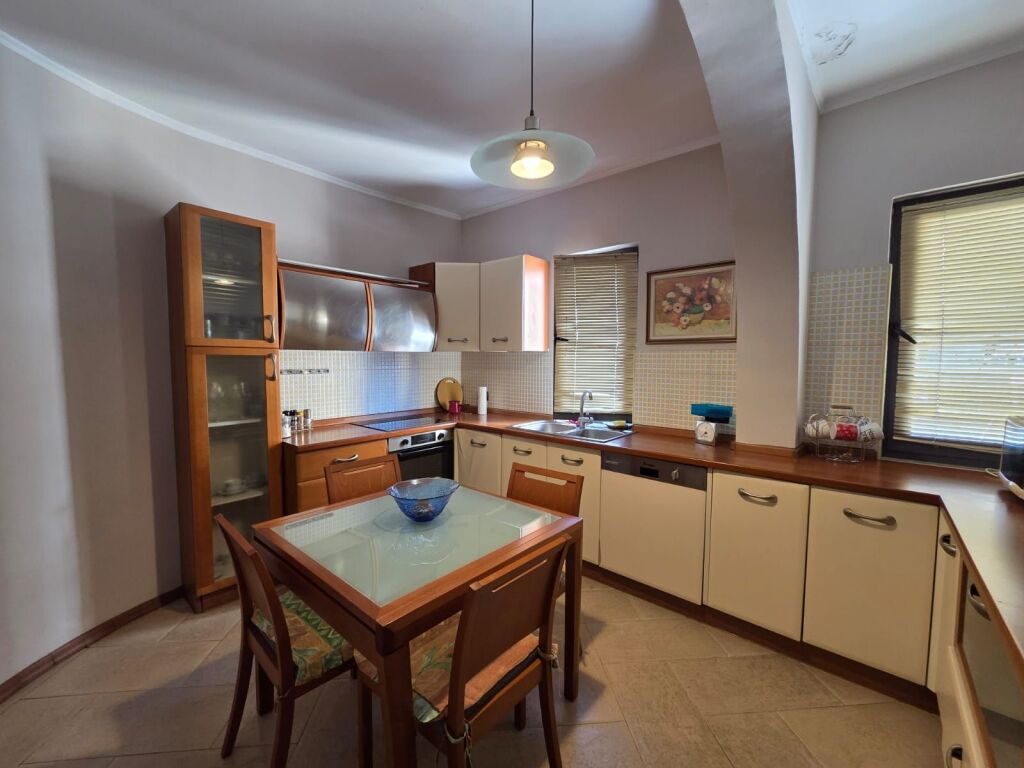 Appartamento 1+1 in affitto a Komuna e Parisit, Tirana, 100 m²