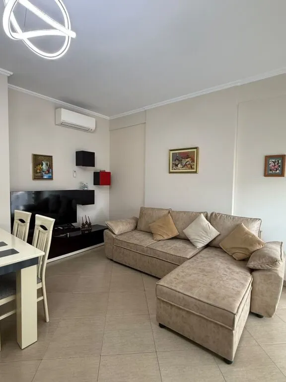 Apartment 1+1 for rent in Rruga e Bogdanëve, Tirana, 76 m². Photo 1 of 5