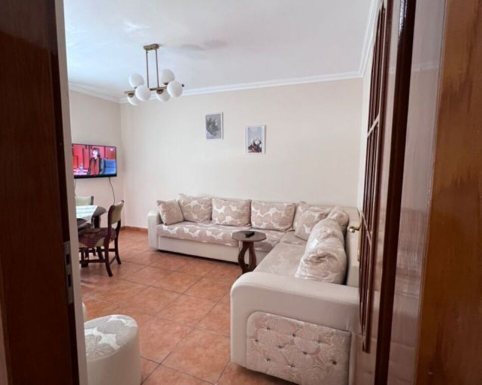 Apartment 2+1 for rent in Rruga e Elbasanit, Tirana, 70 m². Photo 1 of 3