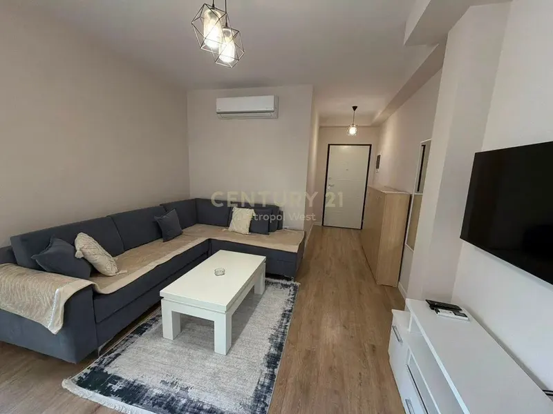 Apartament 1+1 me qera në Tregu Elektrik, Tiranë, 60 m²