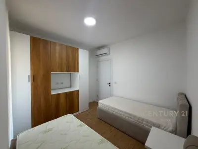 Apartament 2+1 me qera në Rruga 5 Maji, Tiranë, 85 m². Foto 7 nga 10