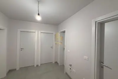 Locale commerciale in affitto a Bulevardi Zhan D’Ark, Tirana, 103 m². Foto 10 di 12