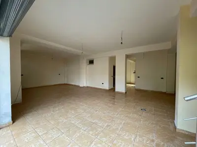 Magazinë me qera në Sauk i Vjetër, Tiranë, 100 m². Foto 2 nga 3