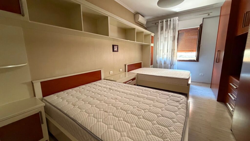 Apartament 1+1 me qera në Komuna e Parisit, Tiranë, 70 m². Foto 3 nga 3