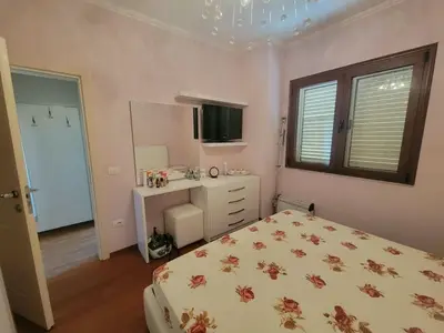 Appartamento 2+1 in affitto a Kthesa e Kamzës, Tirana, 94 m². Foto 8 di 12