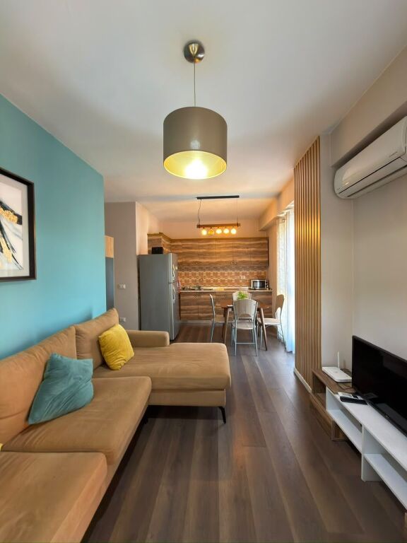 Apartament 1+1 me qera në Kompleksi Delijorgji, Tiranë, 65 m². Foto 2 nga 3