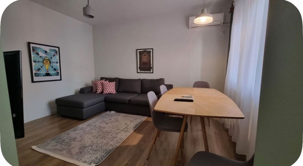 Apartment 1+1 for rent in Rruga e Kavajës, Tirana, 60 m². Photo 1 of 3