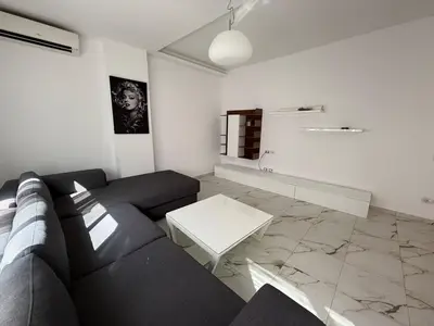 Apartament 2+1 me qera në Liqeni i Thatë, Tiranë, 86 m². Foto 1 nga 8