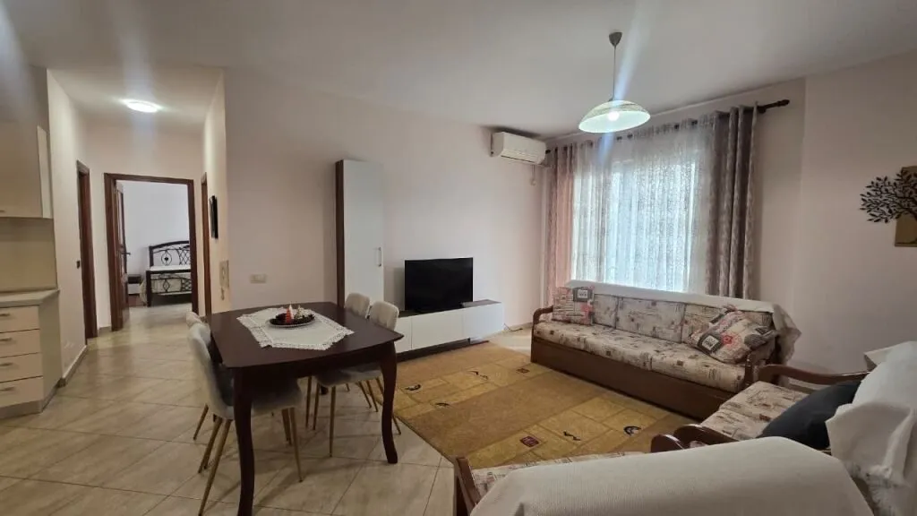 Apartment 2+1 for rent in Globe, Tirana, 100 m². Photo 1 of 6