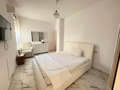 Apartament 2+1 me qera në Liqeni i Thatë, Tiranë, 86 m². Foto 4 nga 8
