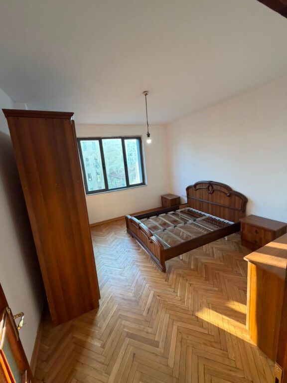 Apartament 2+1 me qera në Rruga e Barrikadave, Tiranë, 90 m². Foto 3 nga 3