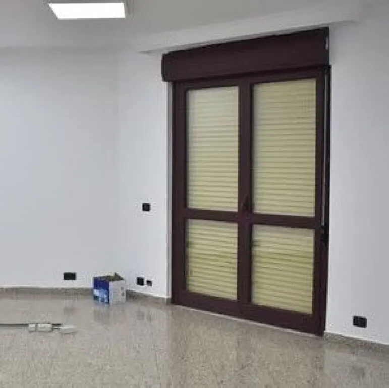 Ufficio in affitto a Sheshi Skënderbej, Tirana, 152 m². Foto 1 di 4