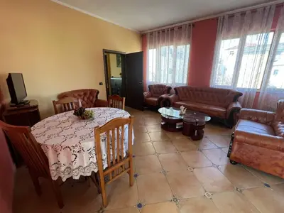 Apartament me qera në Selitë, Tiranë, 80 m². Foto 8 nga 11