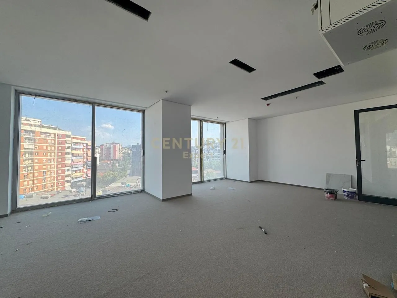 Zyrë me qera në Qendra Tregtare ETC, Tiranë, 134 m². Foto 1 nga 4