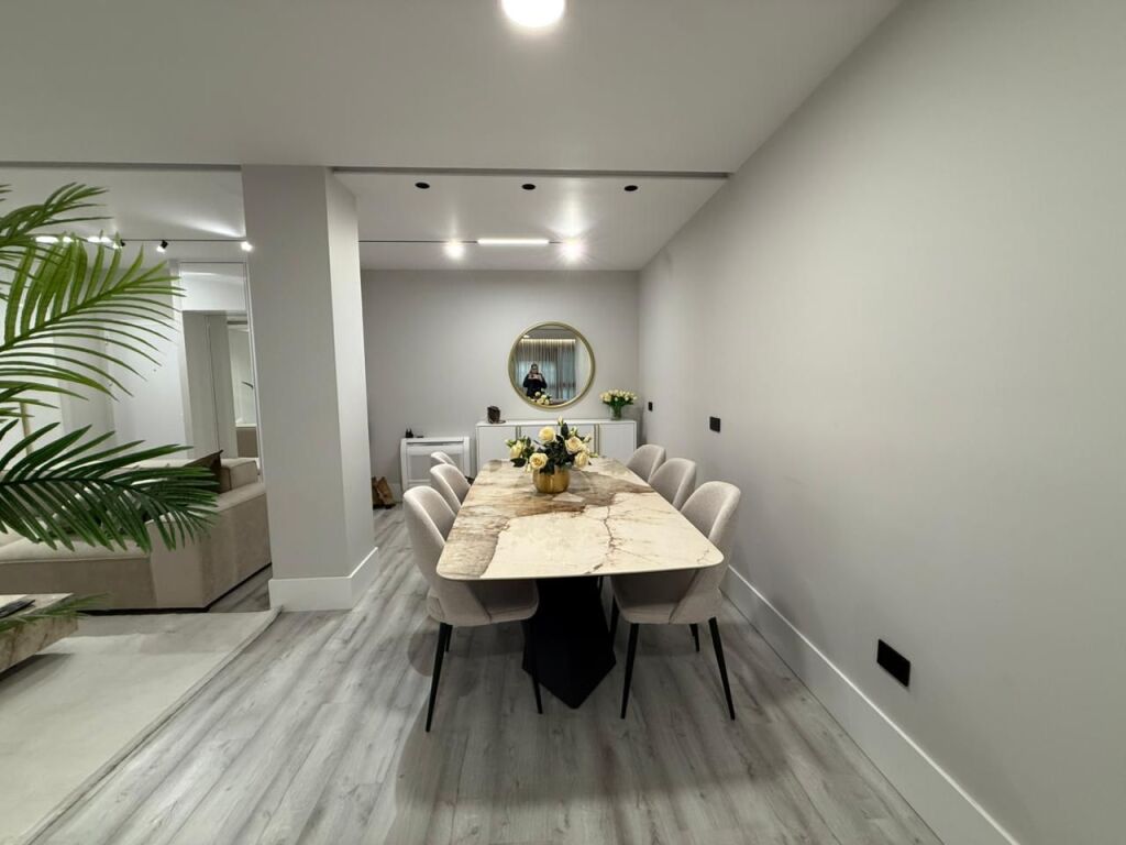 Apartament 2+1 me qera në Blloku, Tiranë, 180 m². Foto 3 nga 3