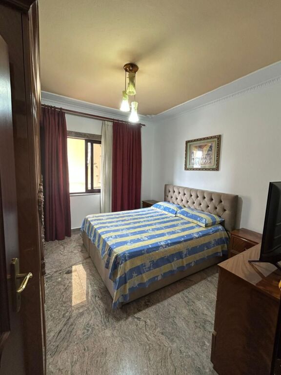 Apartament 2+1 me qera në Sheshi Skënderbej, Tiranë, 113 m². Foto 2 nga 3