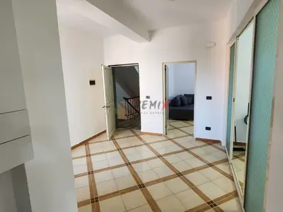 Apartament 2+1 me qera në Rruga Abaz Çelkupa, Durrës, 100 m². Foto 10 nga 12