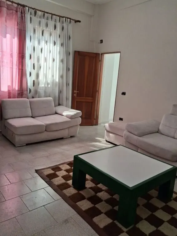 Shtëpi private 1+1 me qera në Rruga Frosina Plaku, Tiranë, 60 m²