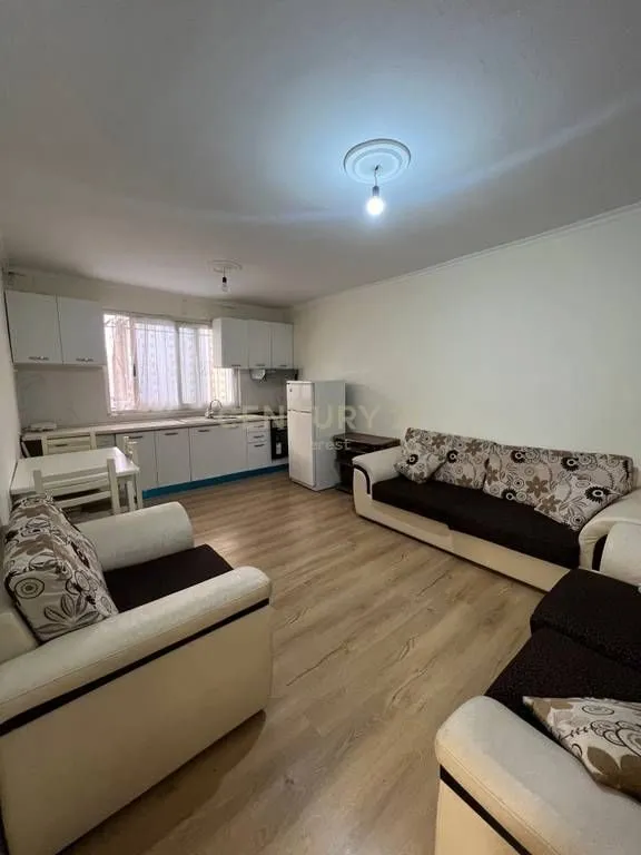 Apartament 2+1 me qera në Rruga Kongresi i Manastirit, Tiranë, 65 m². Foto 1 nga 5