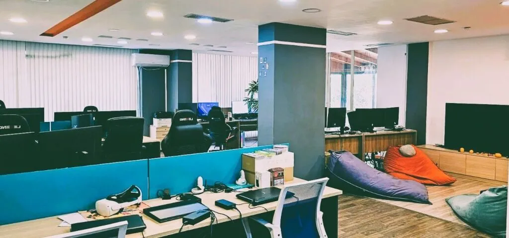 Zyrë me qera në Sheshi Willson, Tiranë, 200 m². Foto 1 nga 5