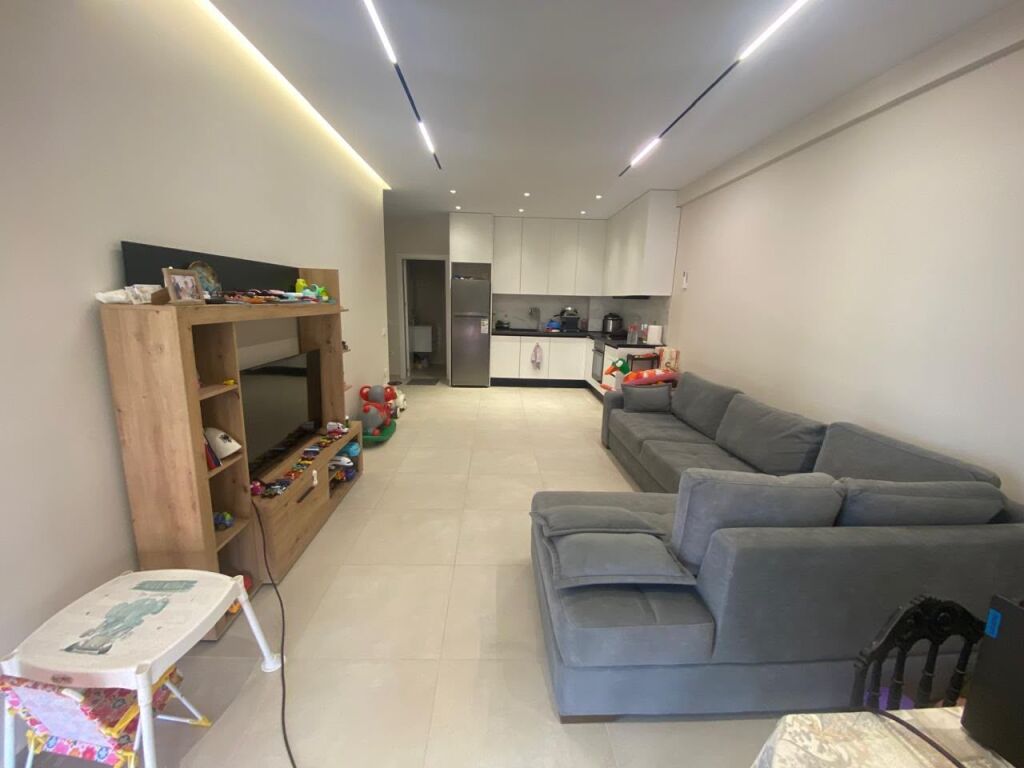 Appartamento 1+1 in affitto a Rruga 5 Maji, Tirana, 80 m²