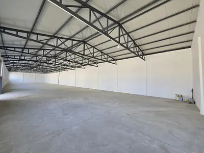 Magazinë me qera në Rruga Kozma Naska, Elbasan, 1 200 m². Foto 1 nga 4
