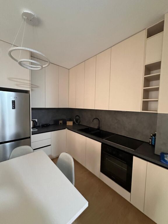 Apartament 2+1 me qera në Rruga Mine Peza, Tiranë, 100 m². Foto 2 nga 3