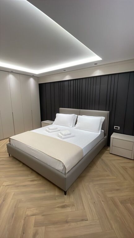 Apartment 2+1 for rent in Blloku, Tirana, 130 m². Photo 2 of 3