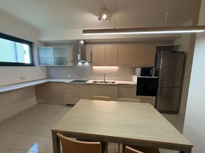 Apartament 2+1 me qera në Liceu Artistik Jordan Misja, Tiranë, 132 m². Foto 5 nga 12