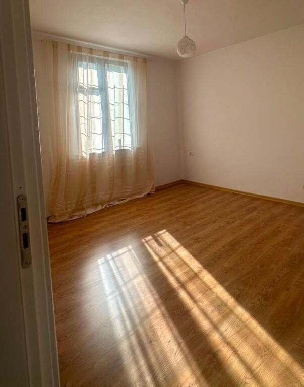 Commercial space for rent in Sheshi Skënderbej, Tirana, 55 m². Photo 2 of 3
