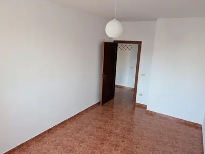 Zyrë me qera në Rruga Him Kolli, Tiranë, 97 m². Foto 3 nga 5