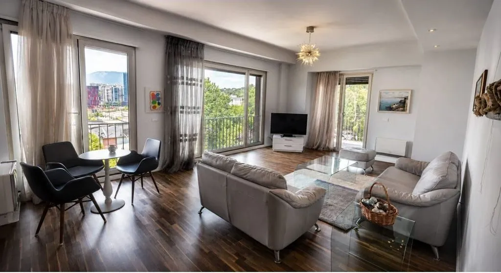 Apartment 2+1 for rent in Rruga e Elbasanit, Tirana, 154 m². Photo 1 of 5