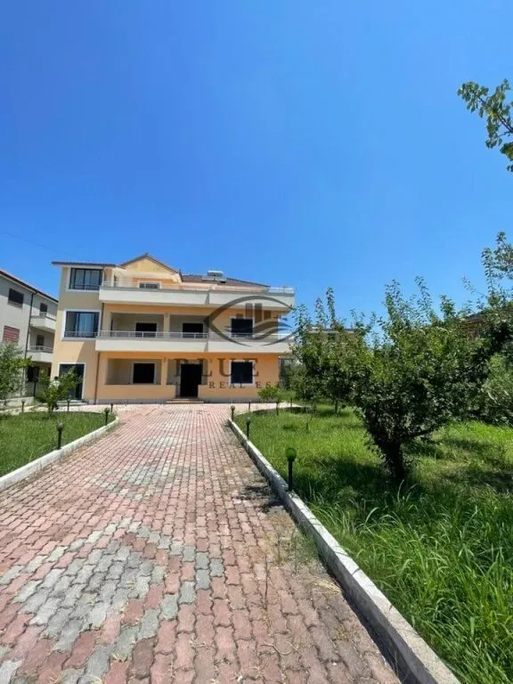 Vilë 2+1 me qera në Plazh, Durrës, 150 m². Foto 1 nga 11