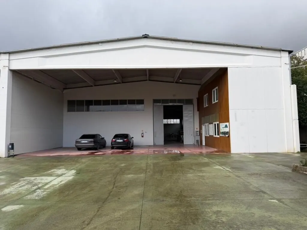 Magazinë me qera në QTU, Tiranë, 1 125 m². Foto 1 nga 1