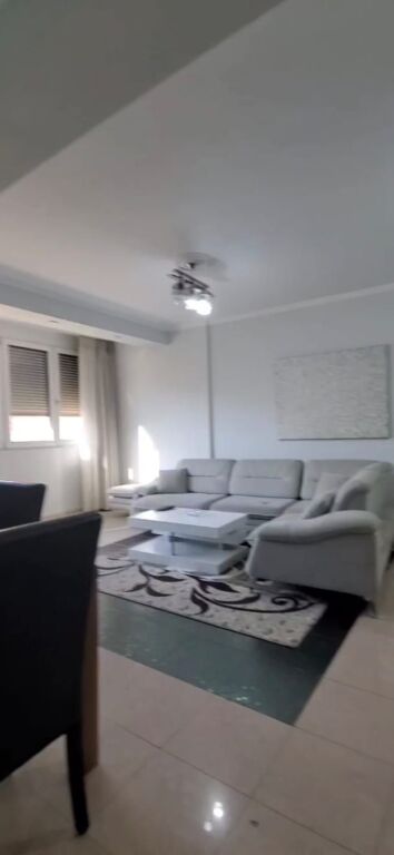 Apartament 3+1 me qera në Rruga e Kavajës, Tiranë, 120 m². Foto 2 nga 3