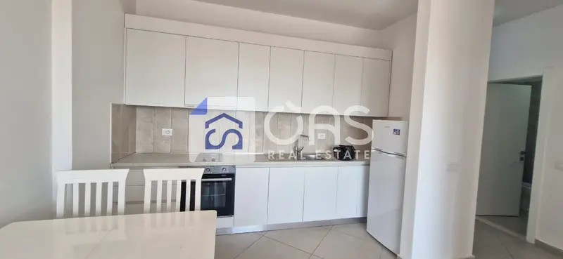 Appartamento 1+1 in affitto a Qsut, Tirana, 75 m²