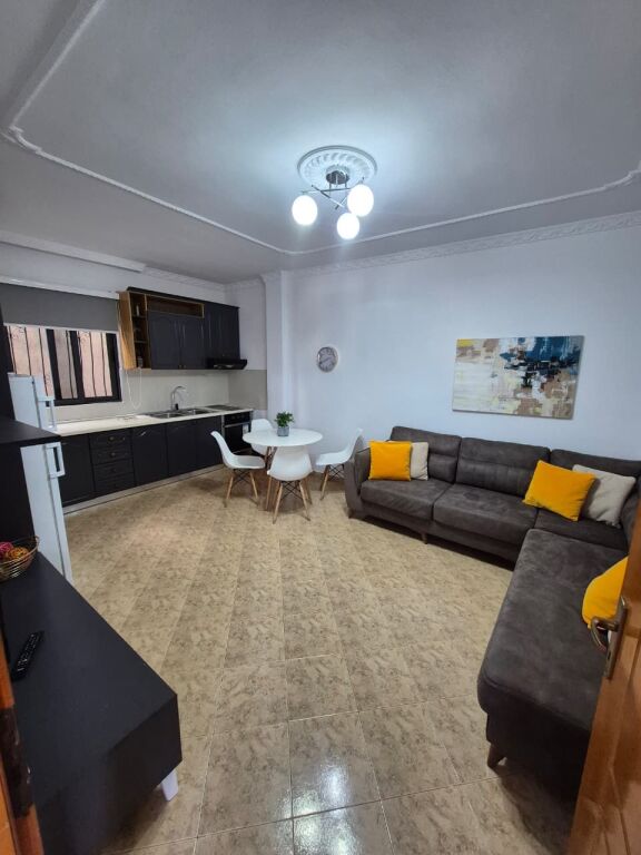 Apartment 1+1 for rent in Zogu i Zi, Tirana, 60 m². Photo 2 of 3