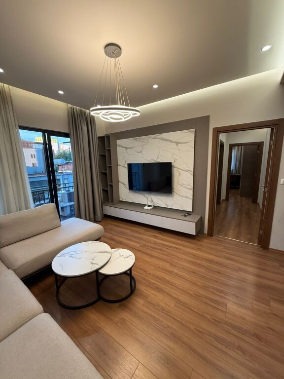 Apartament 2+1 me qera në Kompleksi Arlis Farmacia 10, Tiranë, 120 m². Foto 1 nga 3