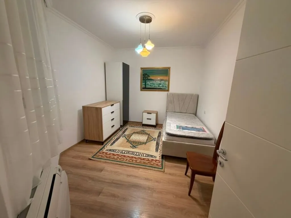 Apartament 3+1 me qera në 9 Katëshet, Tiranë, 145 m². Foto 1 nga 10