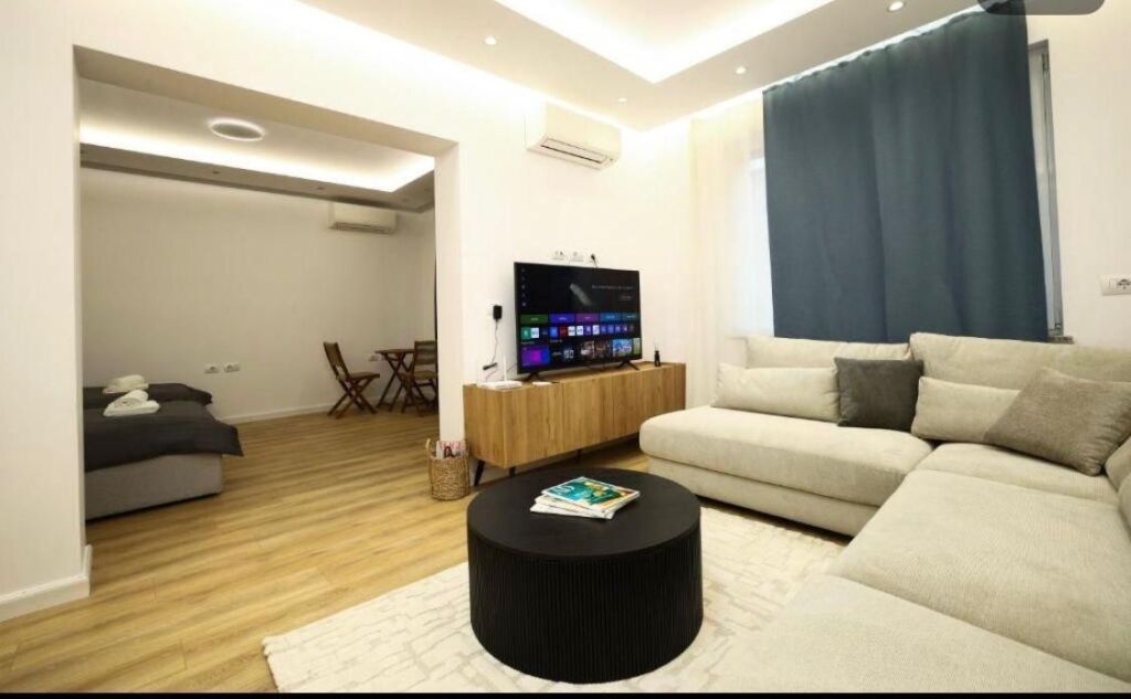 Apartament 2+1 me qera në Sheshi Skënderbej, Tiranë, 85 m²